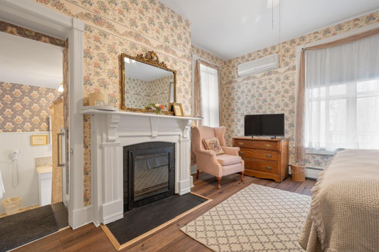 Brook Farm Inn Lenox Extérieur photo