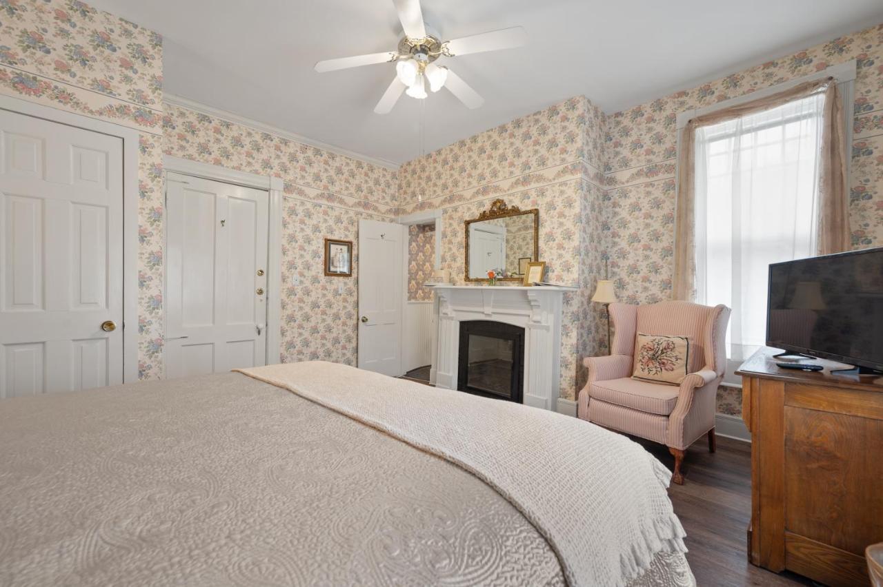 Brook Farm Inn Lenox Extérieur photo